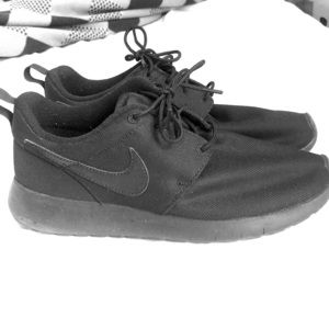 Nike Roshe Sneakers